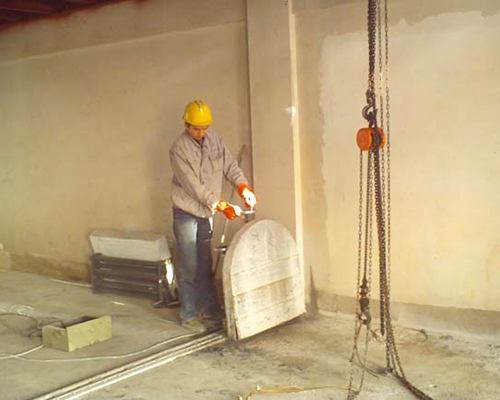 墙锯切割-2009年11月太原市某门面房楼板切割加固工程