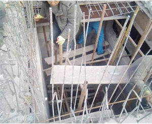 2013年11月万科紫台电梯井道钢结构改造工程